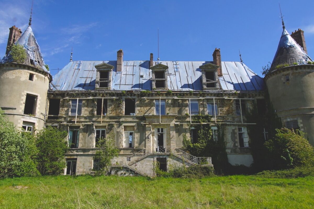 Treasures of the Past: Uncovering the Secrets of French Castle Life - Restoration and Preservation Efforts